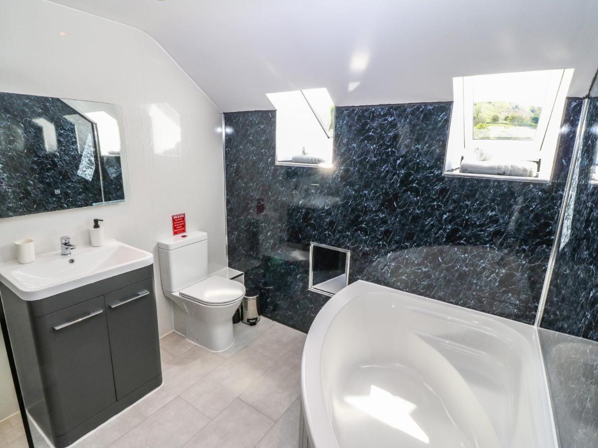 Y Beudy The Dairy Villa Oswestry Bagian luar foto