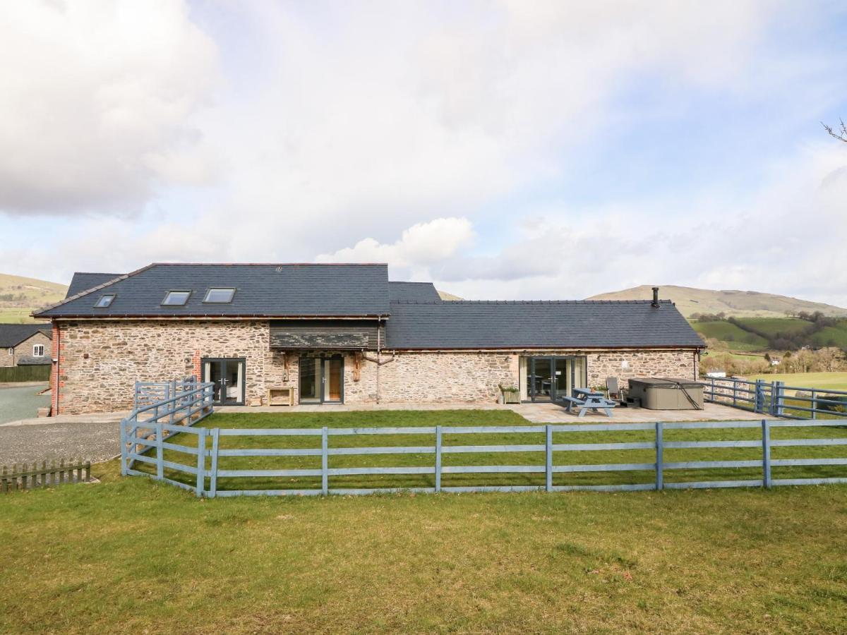 Y Beudy The Dairy Villa Oswestry Bagian luar foto