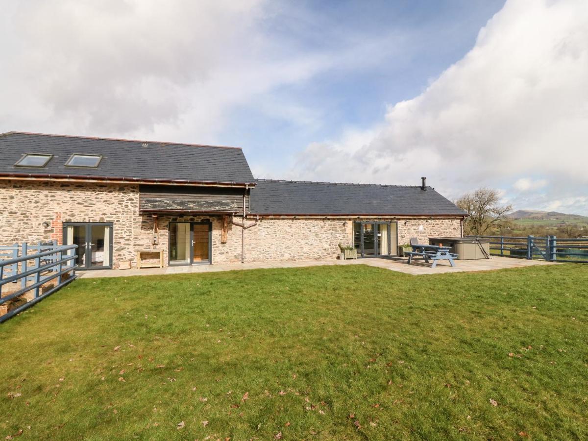 Y Beudy The Dairy Villa Oswestry Bagian luar foto